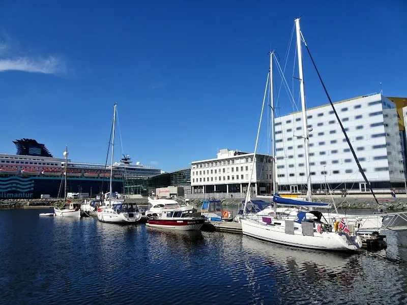 Hitra og Trondheim