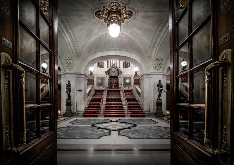 Samling framför Kungliga Operan