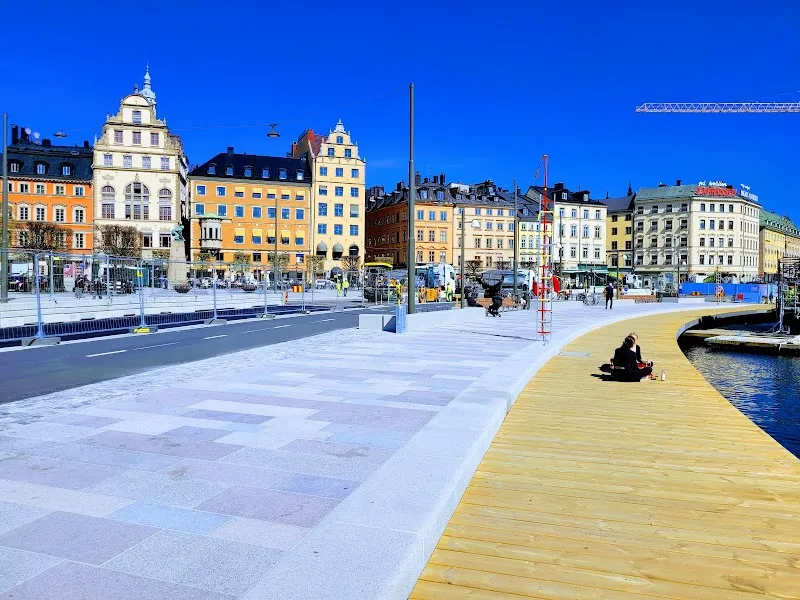 Vid foten av Guldbron