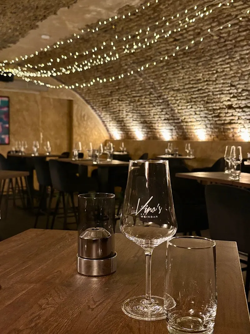 Vinos Weinbar